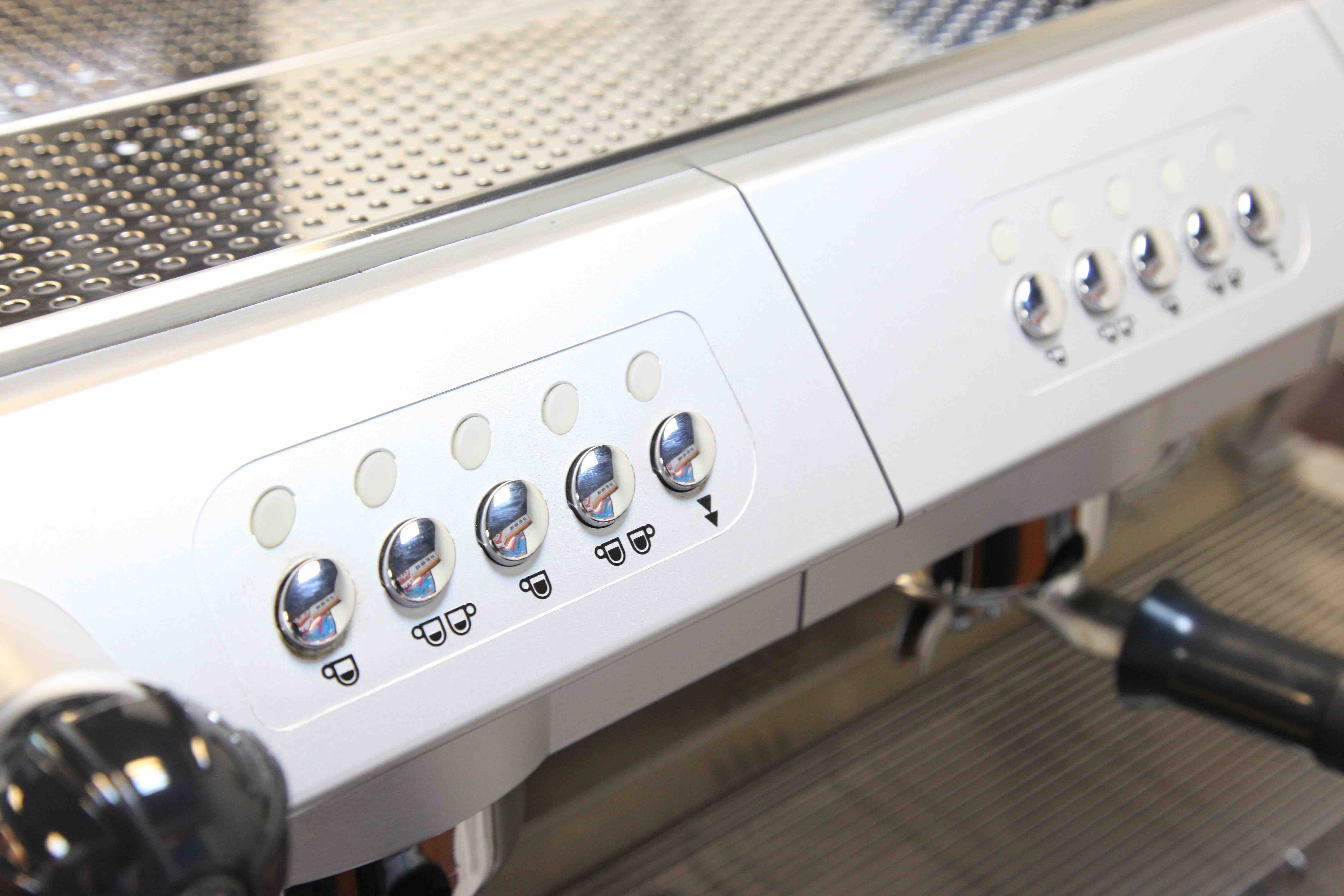 半自動咖啡機 SE200 Saeco 直覺化按鍵設計 營業用專業型機種
