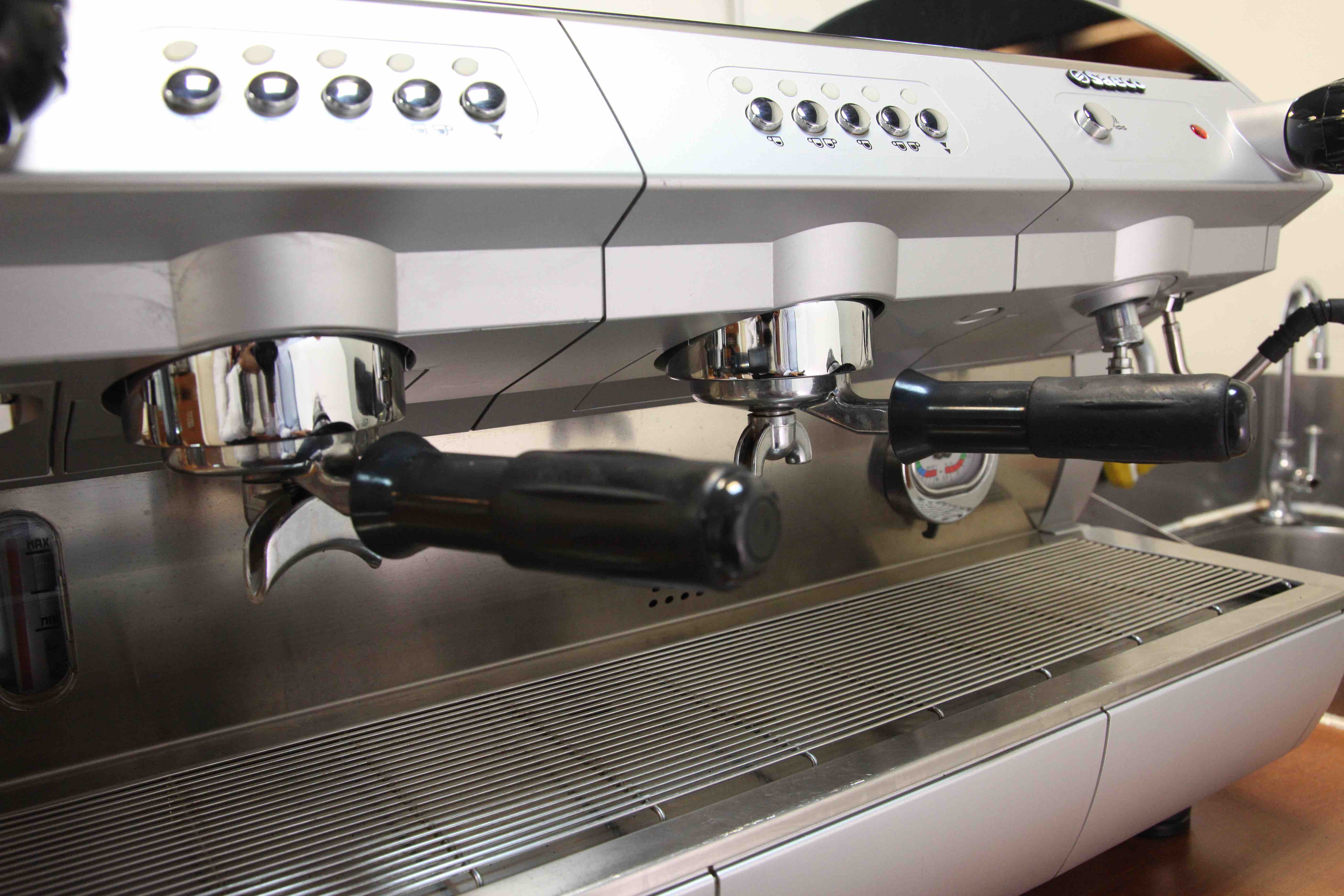 半自動咖啡機 Aroma SE200 Saeco 兩個沖煮頭 兩支蒸氣棒 適合咖啡廳使用