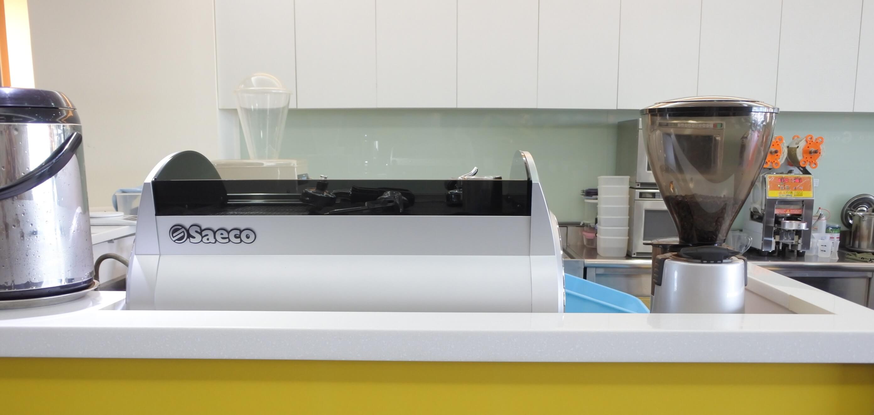 半自動咖啡機 SE200 Saeco 搭配大力士磨豆機 Saeco 營業用專業型機種
