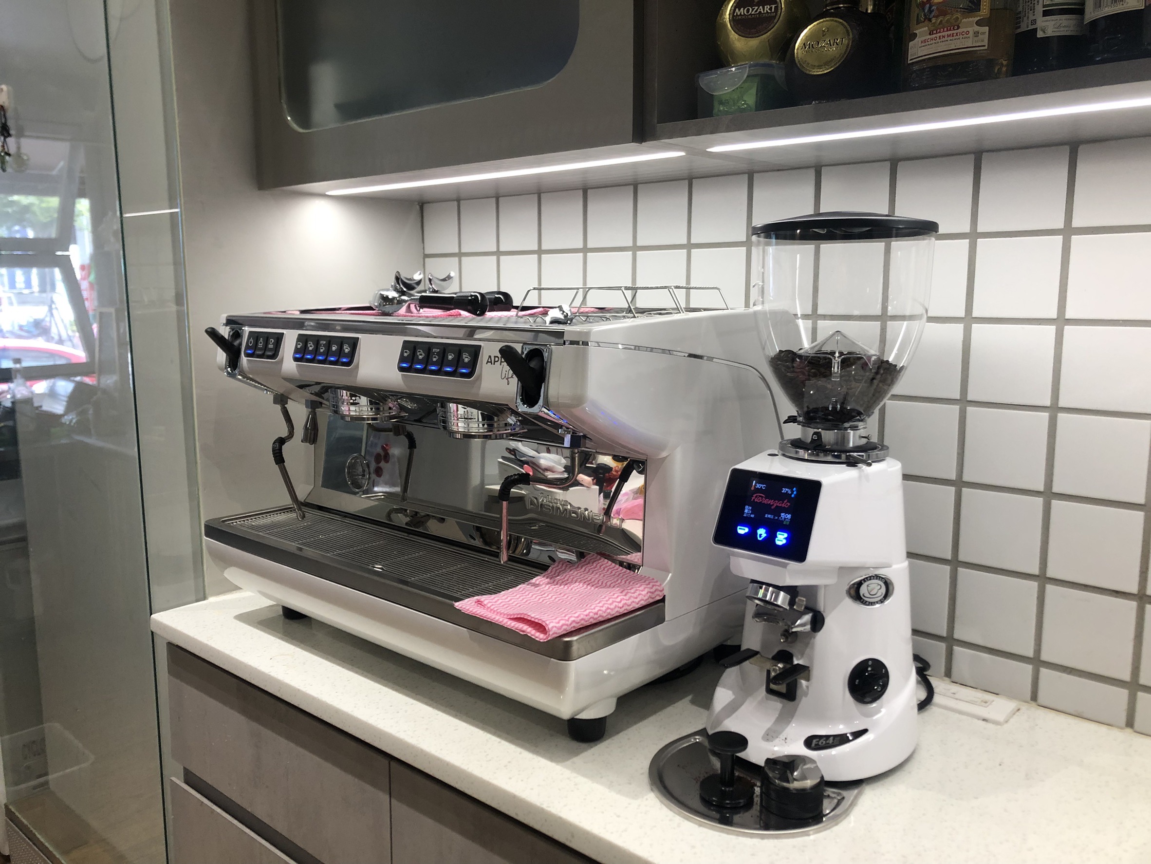 台中 彰化 miko miko 手作 雞蛋糕 咖啡專賣店 吧台設備 appia life F64E 半自動咖啡機 磨豆機
