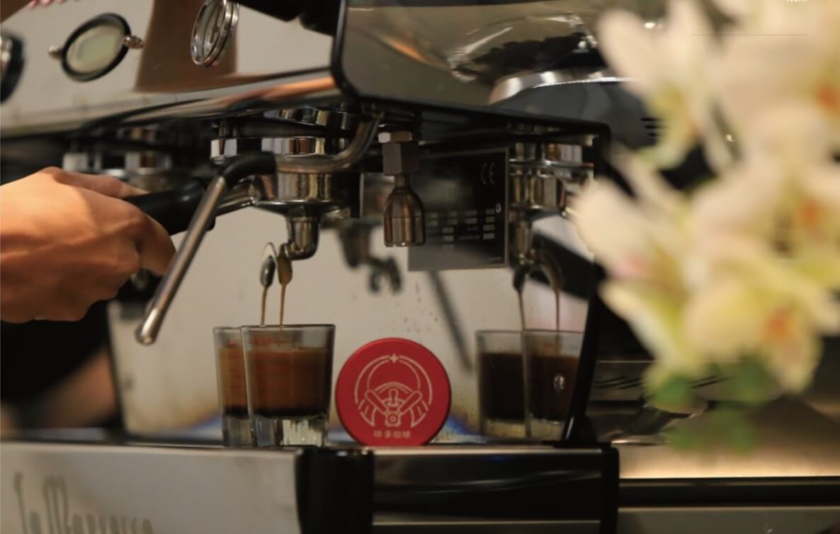 咖啡館咖啡機 咖啡外帶 GB5 排餐 bar 吧台設計