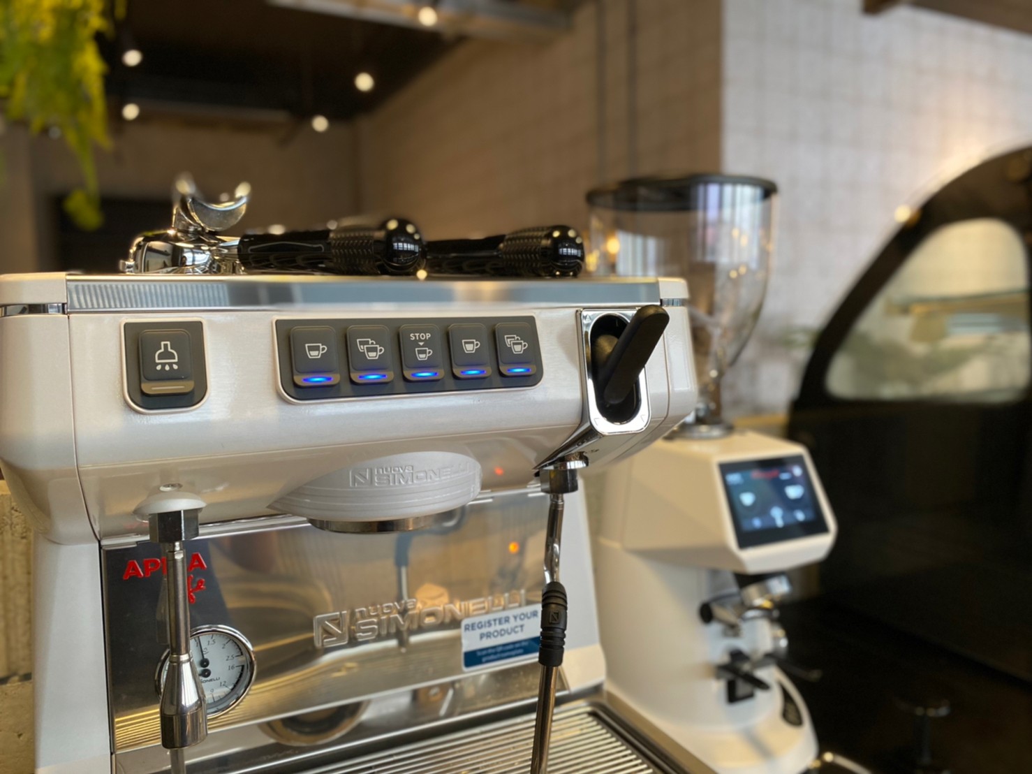 位於台南中西區的嘉旅館吧台設備及咖啡教學由啡事咖啡提供appialife單孔和新版F64E定量磨豆機