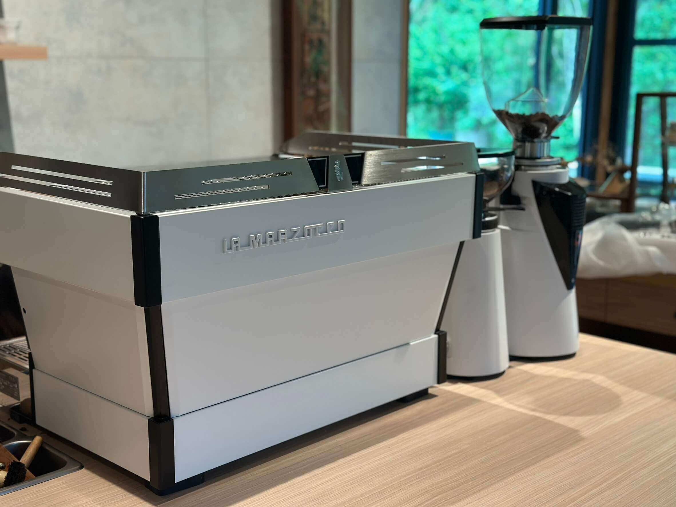 金井山泉咖啡店 lamarzocco pb雙孔
